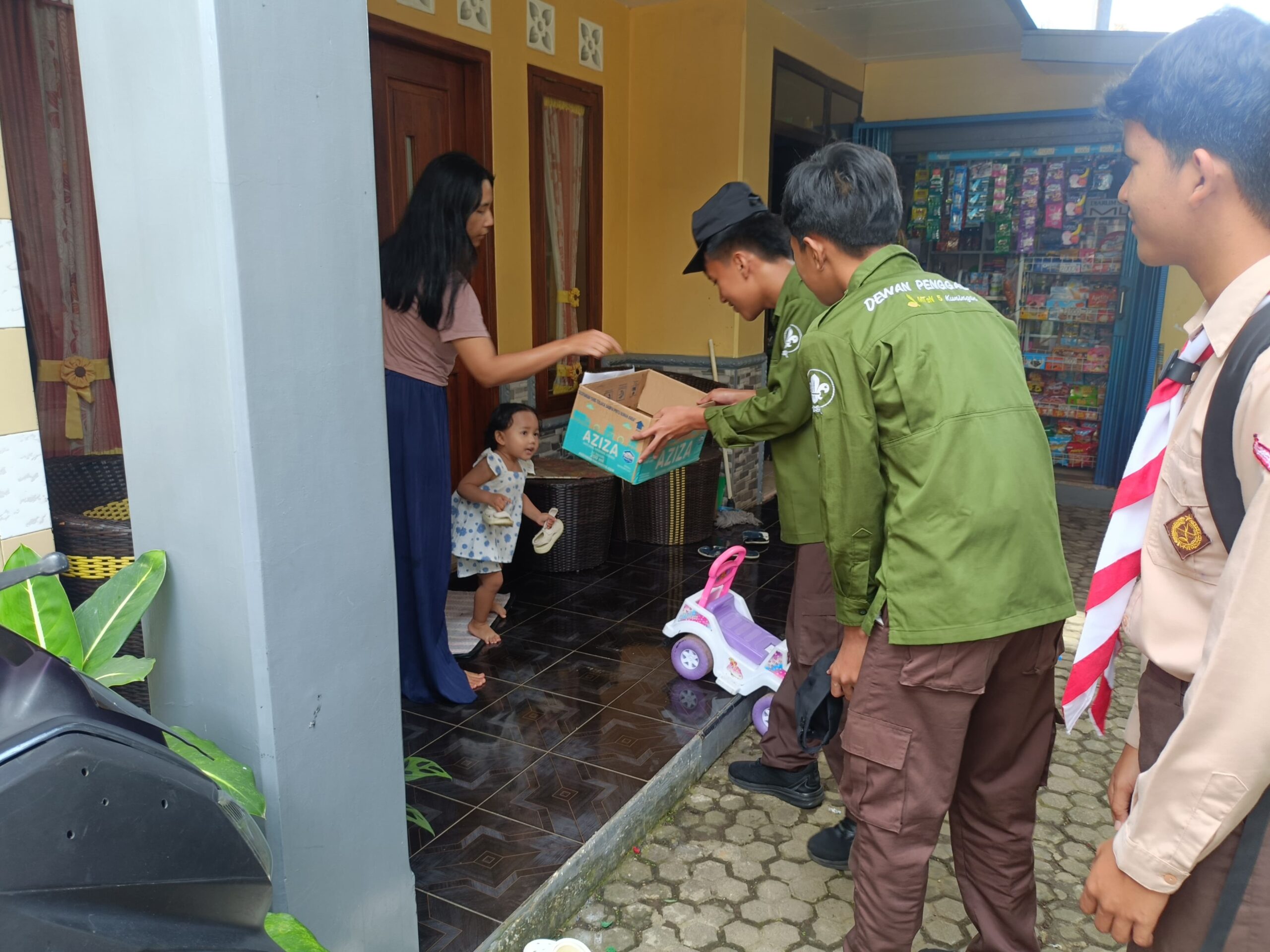 Pelajar MTsN 5 Kuningan Turun Ke Desa, Galang Donasi ‘Pray For Sumatra’ Tembus Sampai Rp.6 Juta.