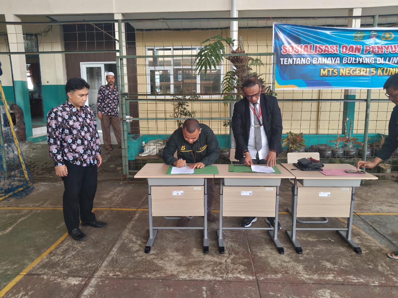 Sinergi Besar! MTsN 5 Kuningan Gandeng LBH Muhammadiyah untuk Penguatan Literasi Hukum